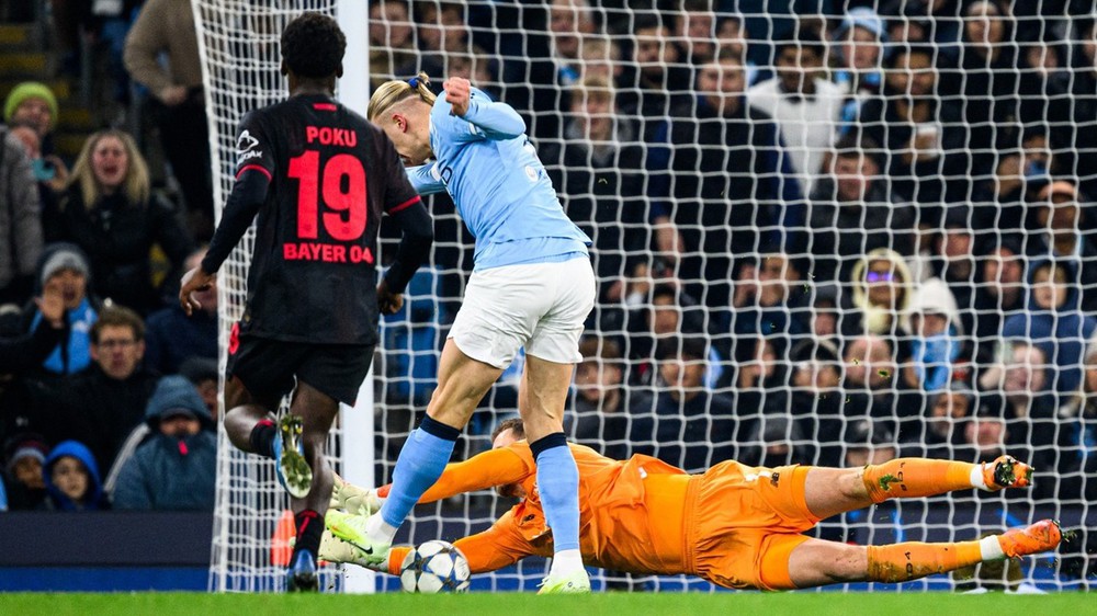 Pep Guardiola thừa nhận sai lầm khi Man City thua dễ ngay trên sân nhà