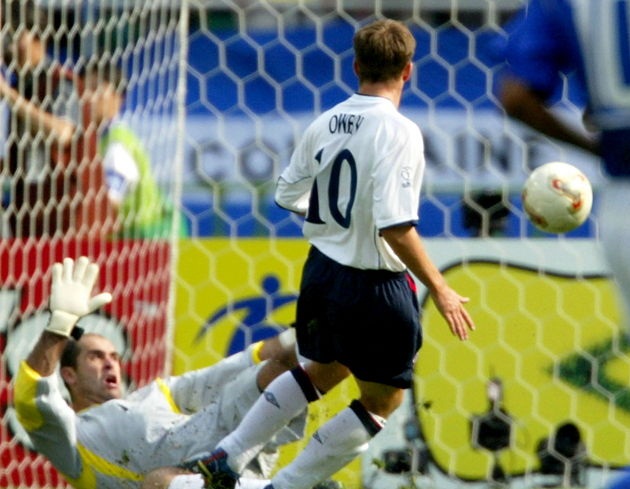 Đội tuyển Anh và sự bất ổn tâm lý từ đôi chân “ma thuật” của Ronaldinho