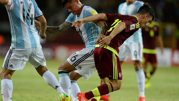 Không Messi, Argentina may mắn cầm hòa Venezuela