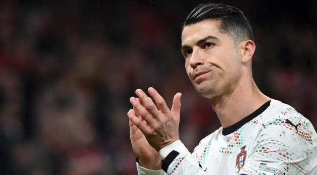 HLV Martinez cảnh báo Ronaldo về suất đá chính World Cup